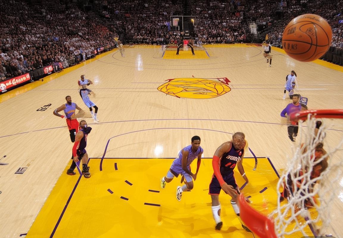 科比韦德2006年巅峰对决：湖人险胜猛龙，篮球传奇之战(图4)